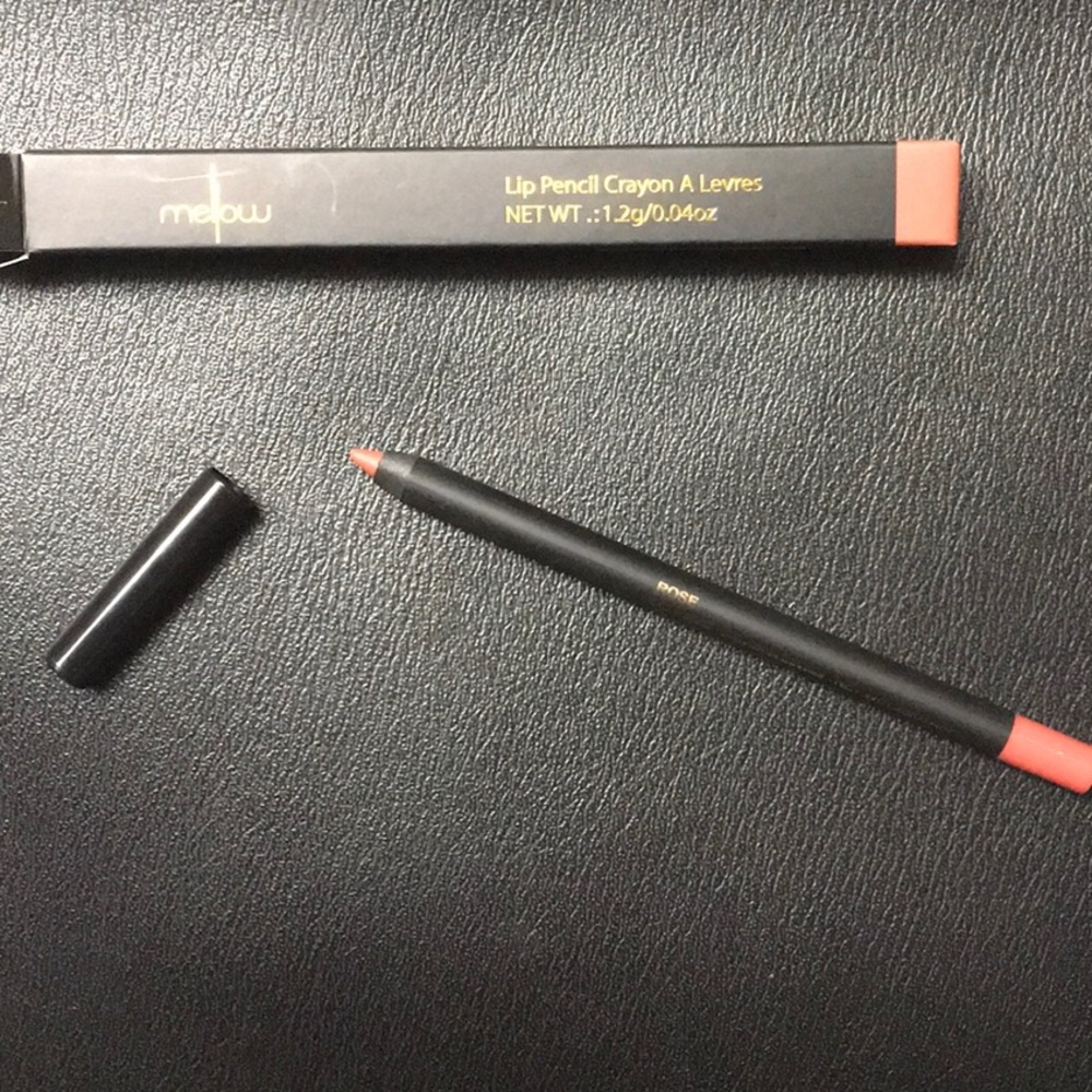 🥀MELLOW Lip Pencil in Rose 🥀